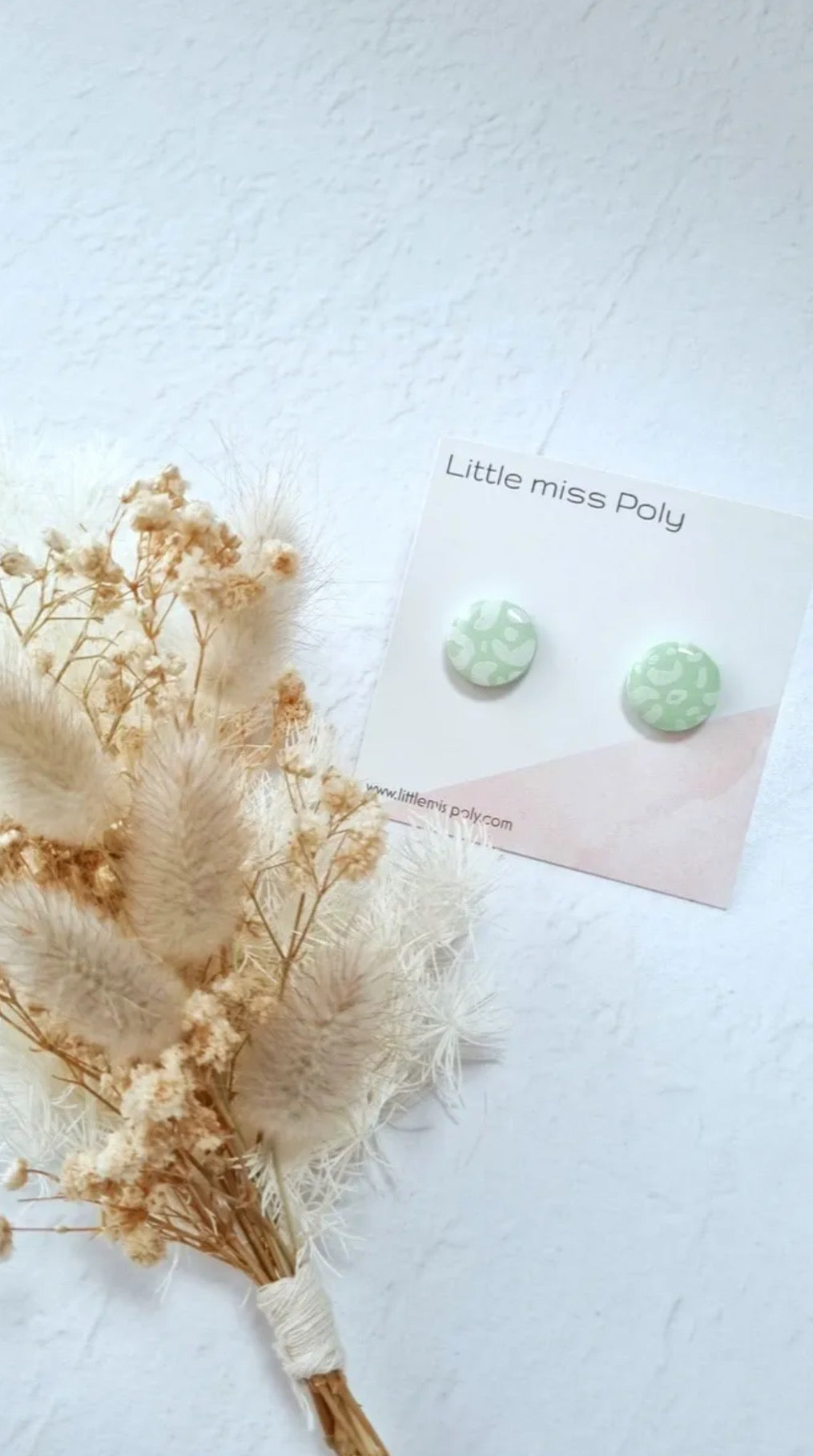 LMP Lexi medium resin stud