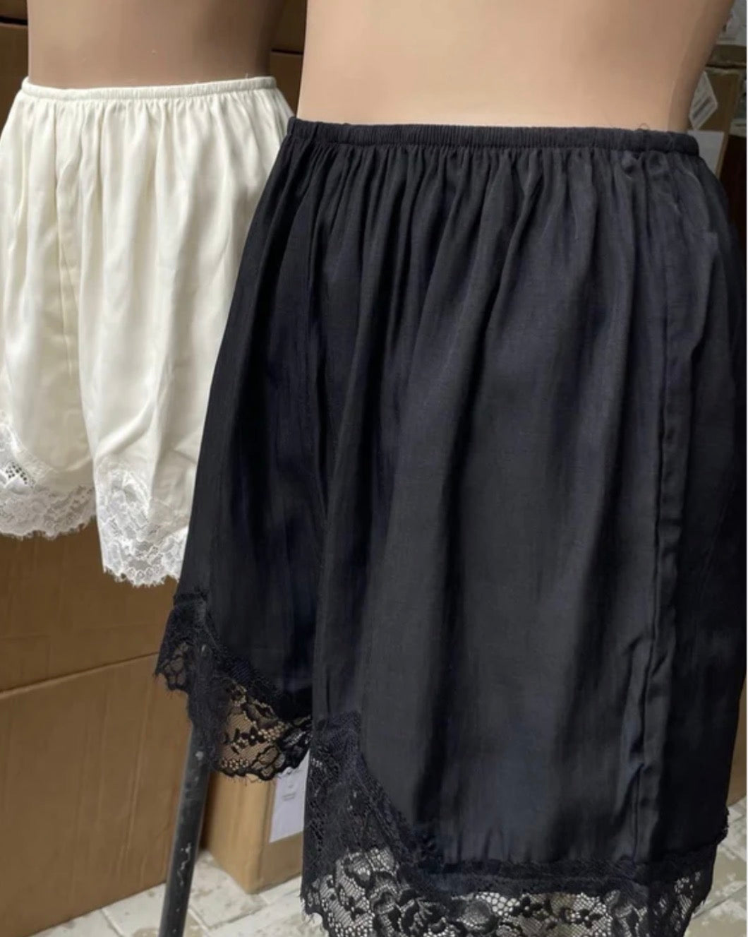 Cupro lace shorts black