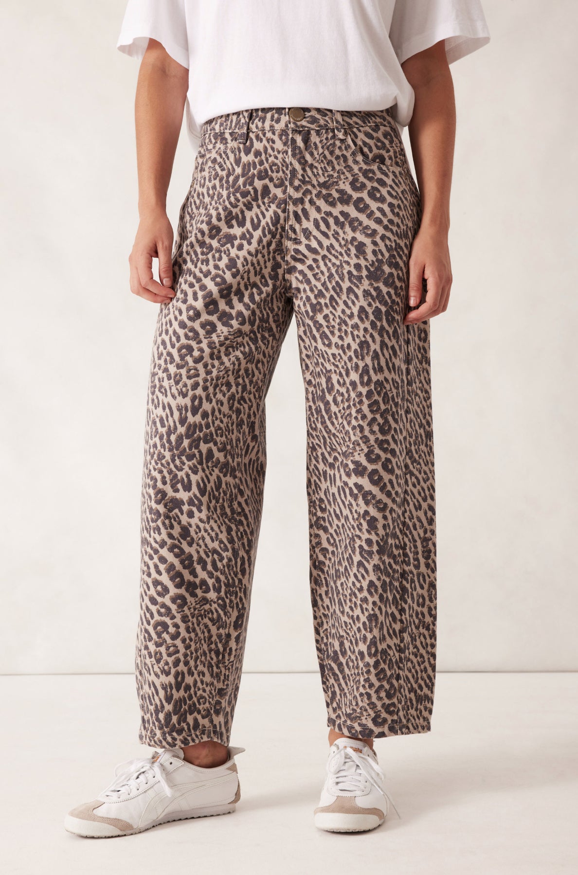 Tapered Barrel Jean-Leopard