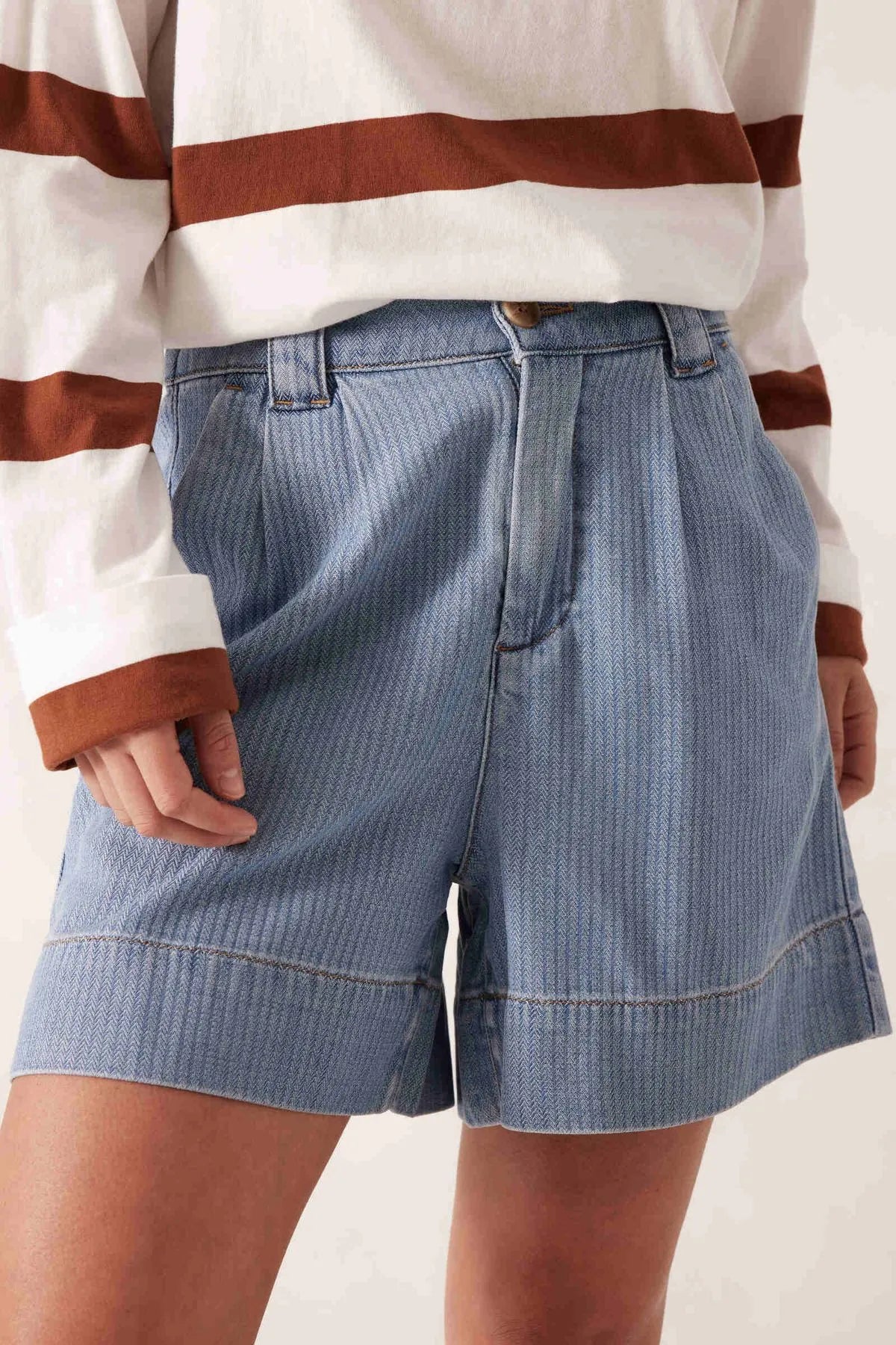 BILLIE PLEAT FRONT SHORT/BLUE HERRINGBONE