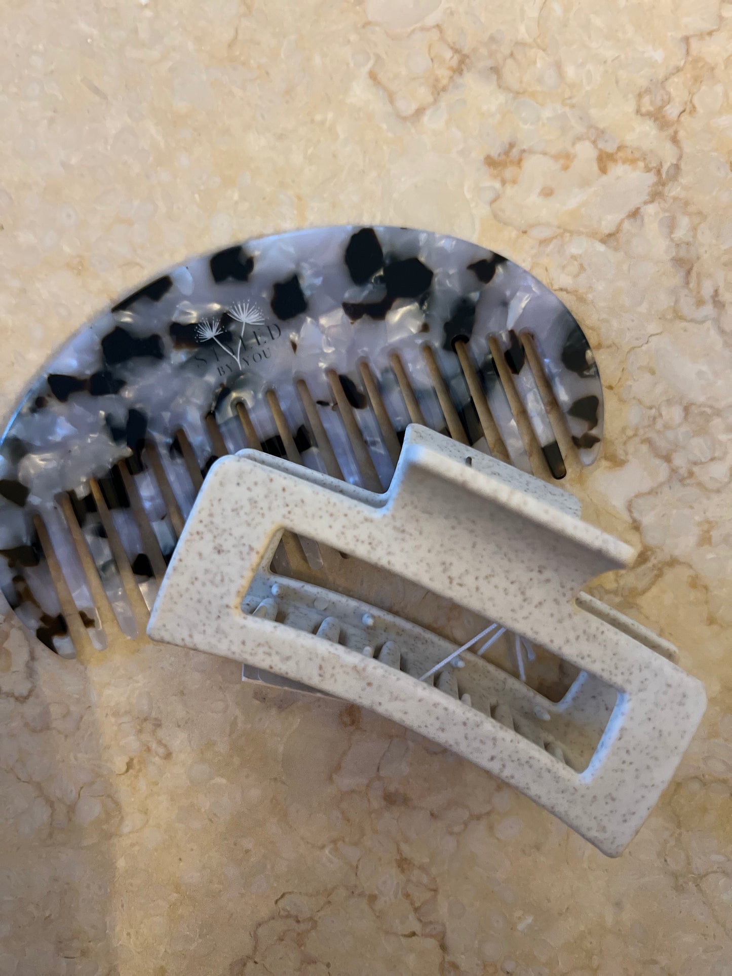 Meadow Speckled Claw Clip - white