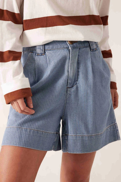 BILLIE PLEAT FRONT SHORT/BLUE HERRINGBONE